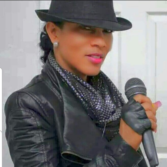 Meet your Posher, Cindy - Picture 2 of 4